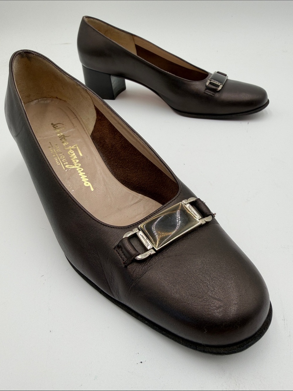 SALVATORE FERRAGAMO BOUTIQUE Brown Leather Block Heel Pumps with Metal Buckle
